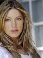 Jes Macallan