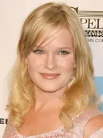 Nicholle Tom