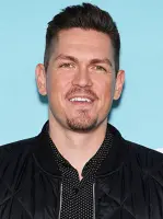 Steve Howey