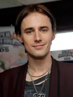 Reeve Carney