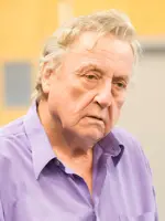 Desmond Barrit
