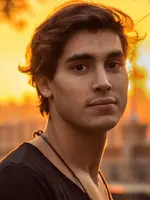 Henry Zaga