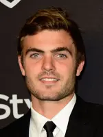 Alex Roe